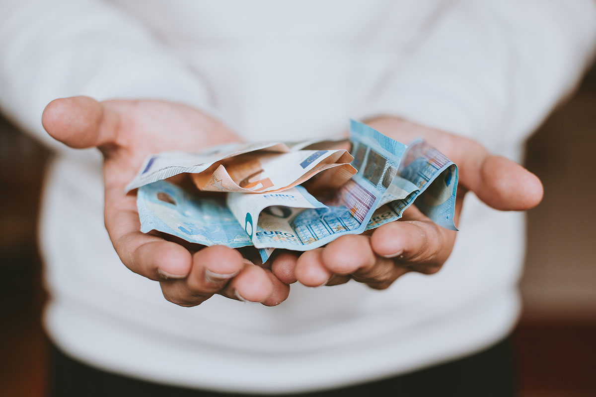 ? Jak zrealizować w Polsce czek w funtach? - Blog EasySend