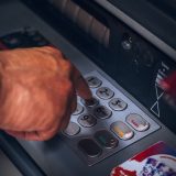Wypłata gotówki z bankomatu