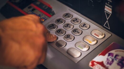 Wypłata gotówki z bankomatu