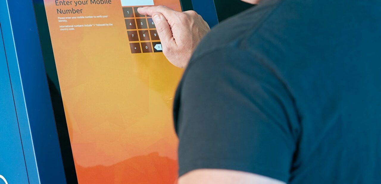 Wypłąta gotówki z bankomatu z zagranicznego konta