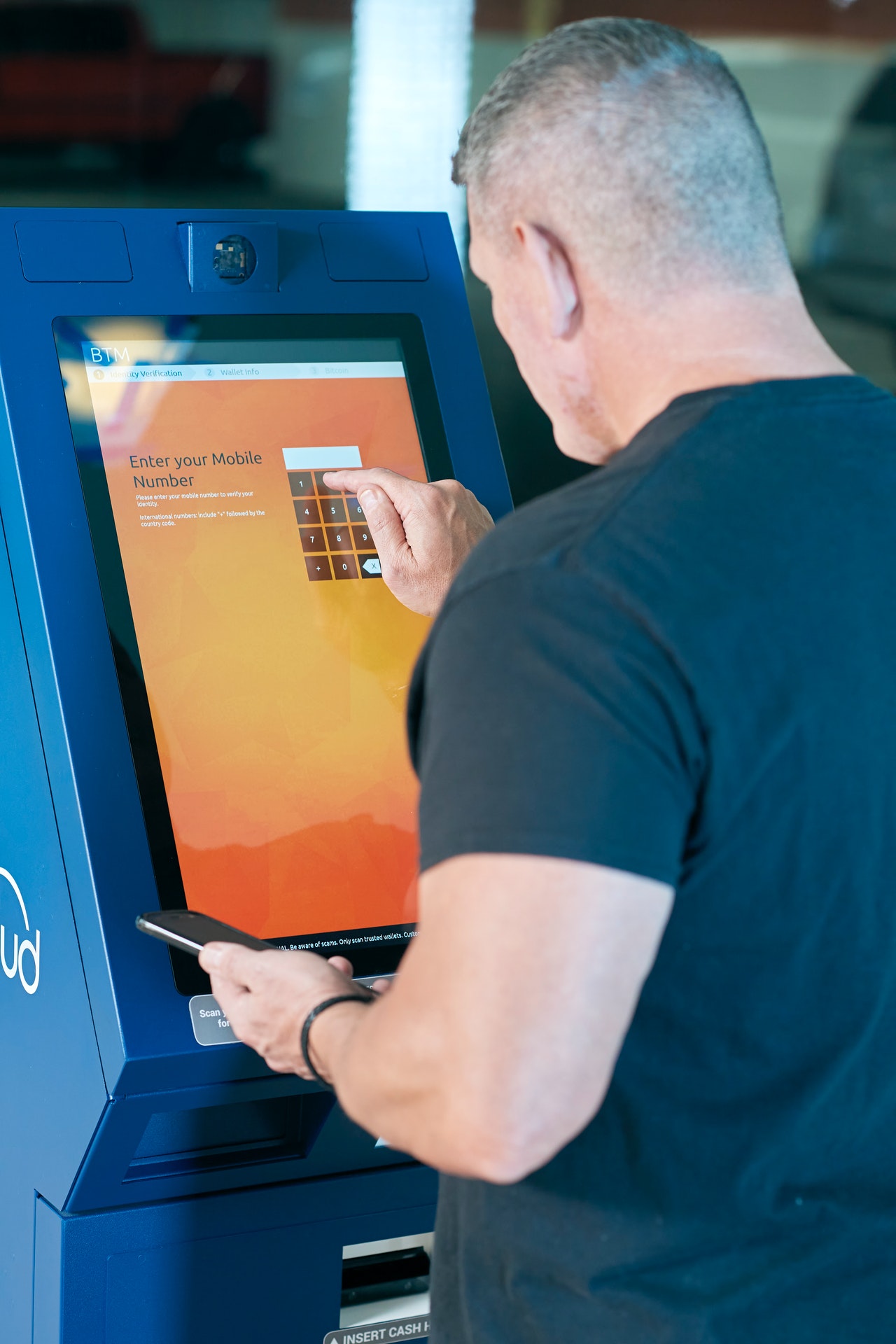 Wypłąta gotówki z bankomatu z zagranicznego konta